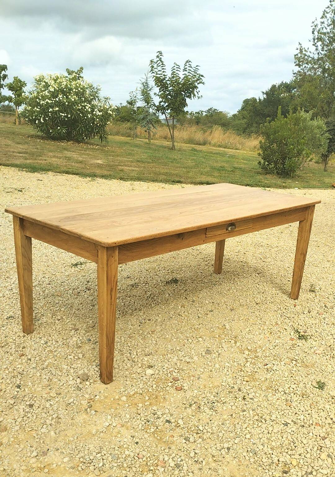 Rustic farmhouse table in solid oak with antique patina finish 200 x 90