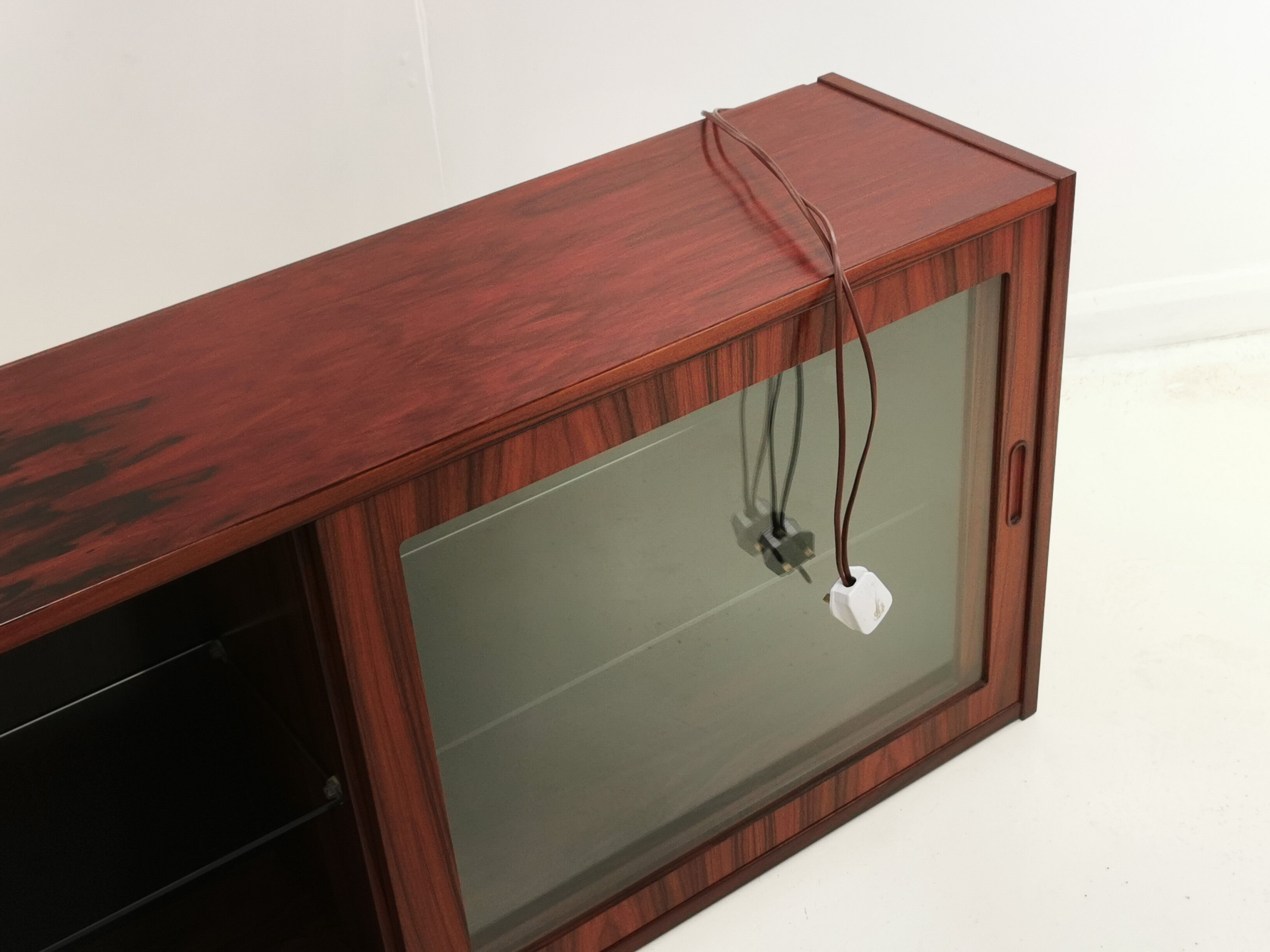 Danish Hundevad rosewood wall unit display cabinet 70s mid century vintage