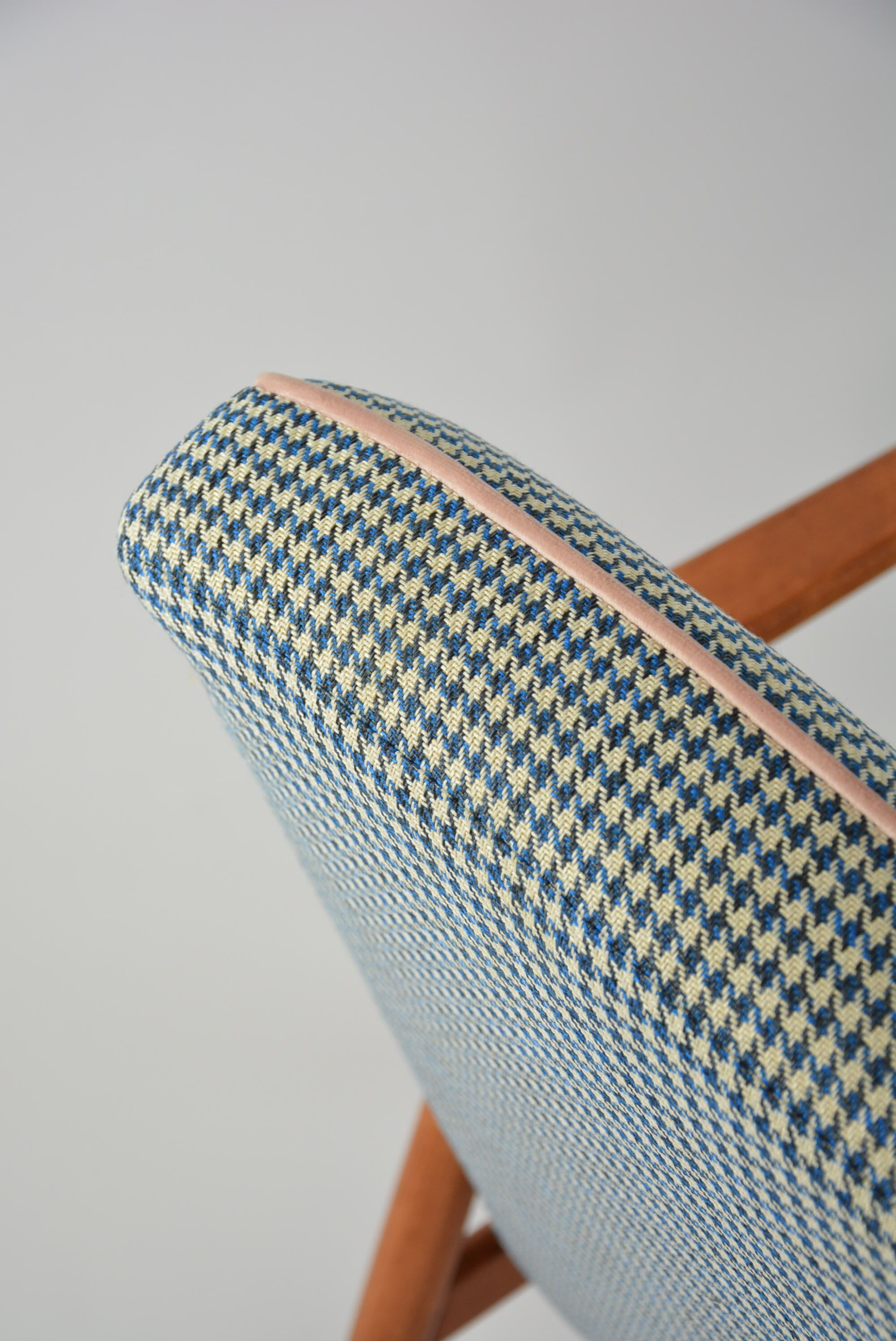 Fox chair blue hen's feet