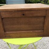 Furniture to lay or hang in oak