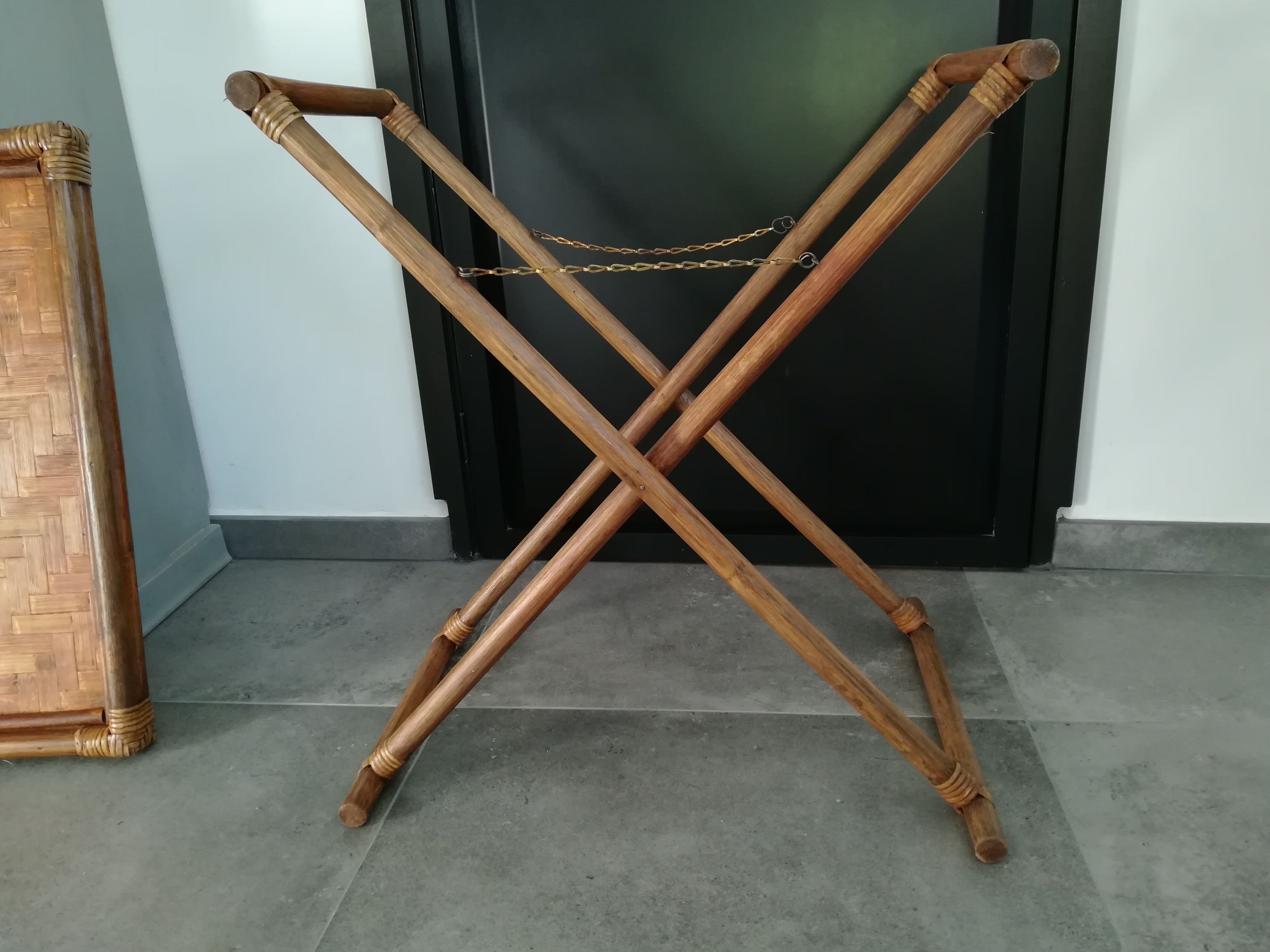 Rattan tray on support