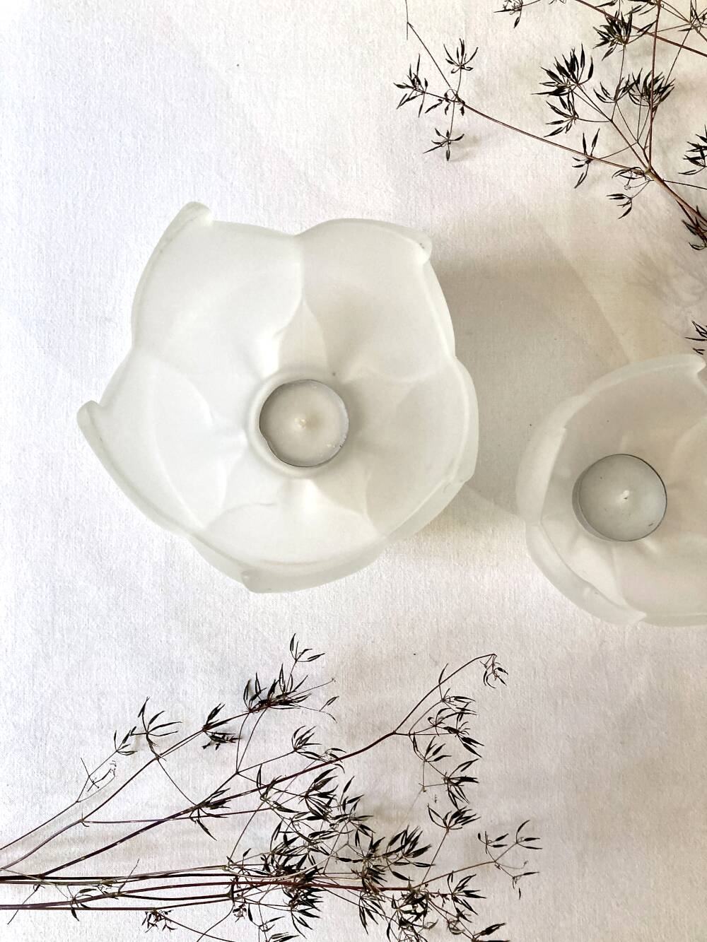 Pair of "Lotus" frosted glass candle holders – Leonardo