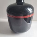 Black and red lacquered ice cube tray in a slightly tipsy Japanese style #POMR