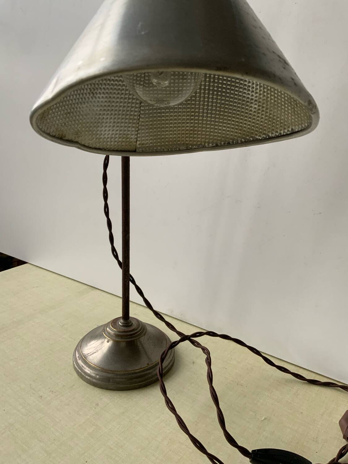 Desk lamp