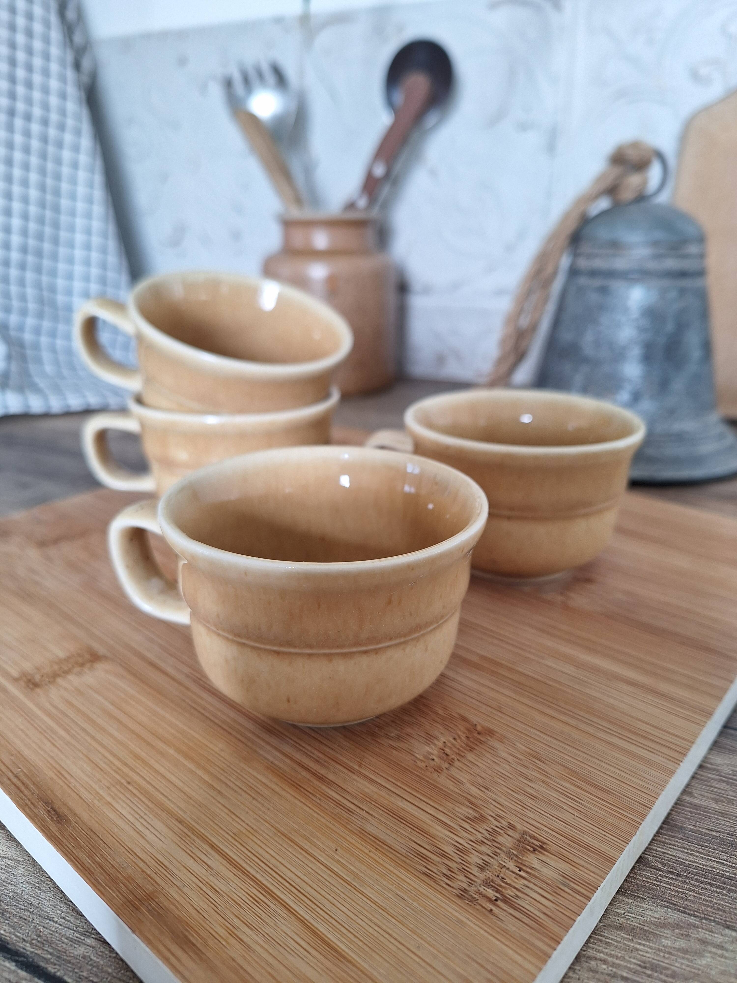 Tasses couleur beige miel