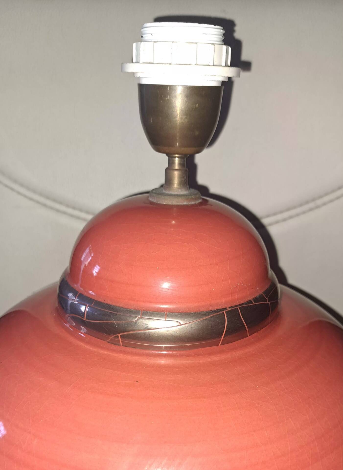 Vintage living room lamp. Kostka Rondo House.