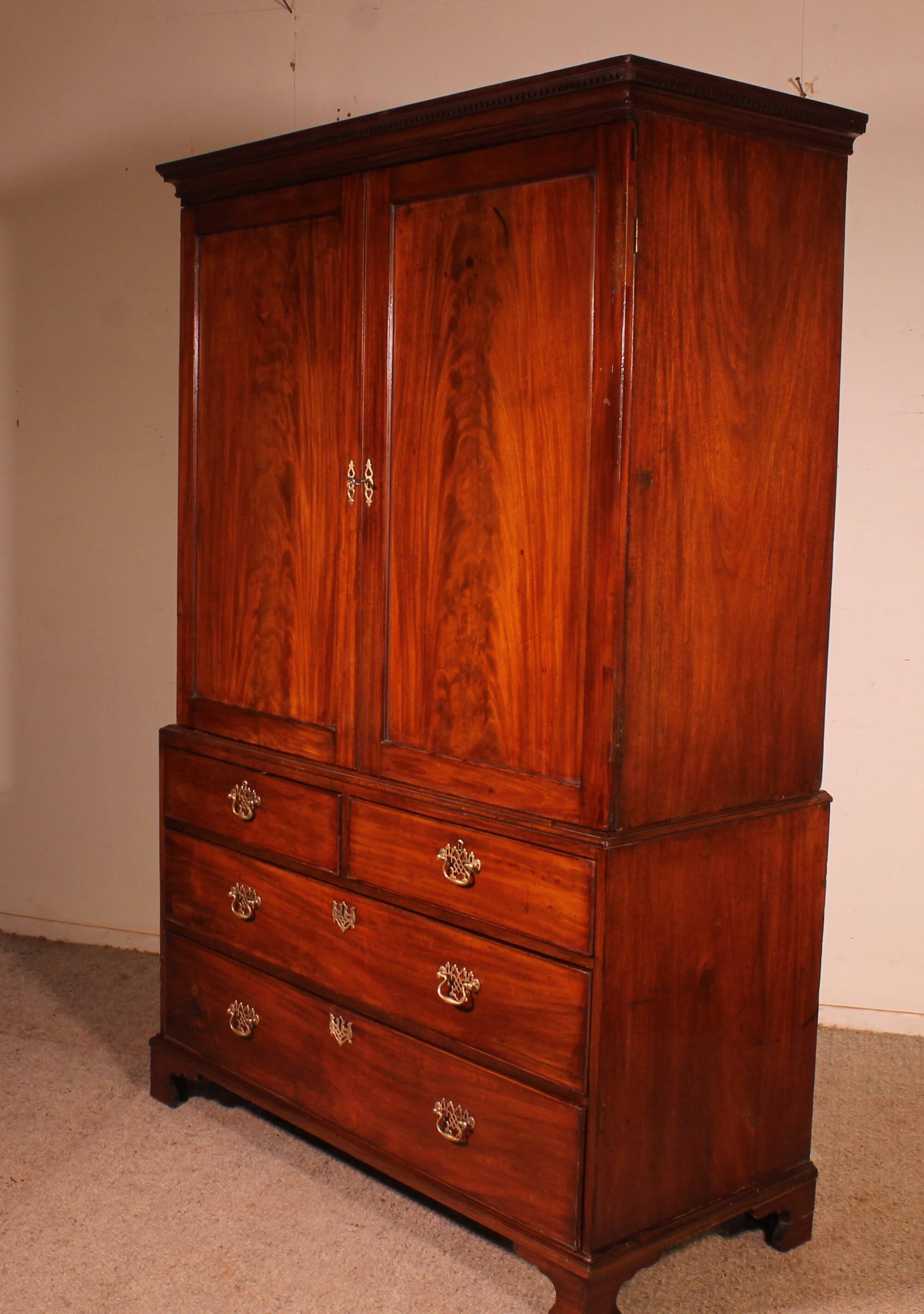 linen press en acajou du 18° siècle