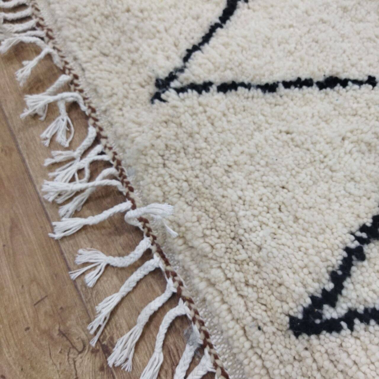 Azilal Berber rug in handmade wool 200 X 113 CM