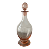 Carafe en verre rose