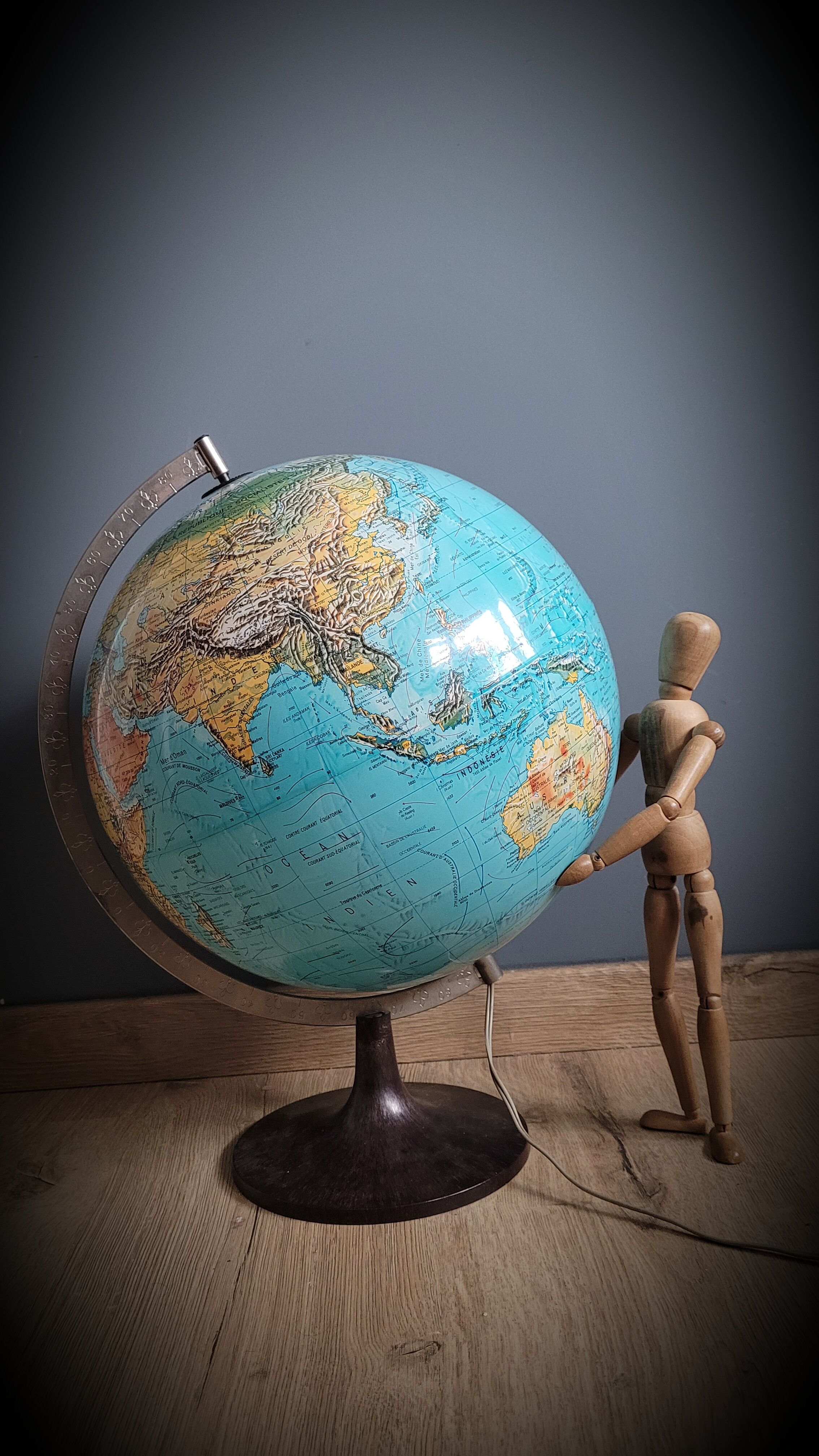 World map terrestrial 1983