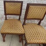 3 chaises anciennes de style à assises et dossiers garnis de velours