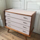 Commode vintage revisitée en Setting Plaster de chez Farrow & Ball