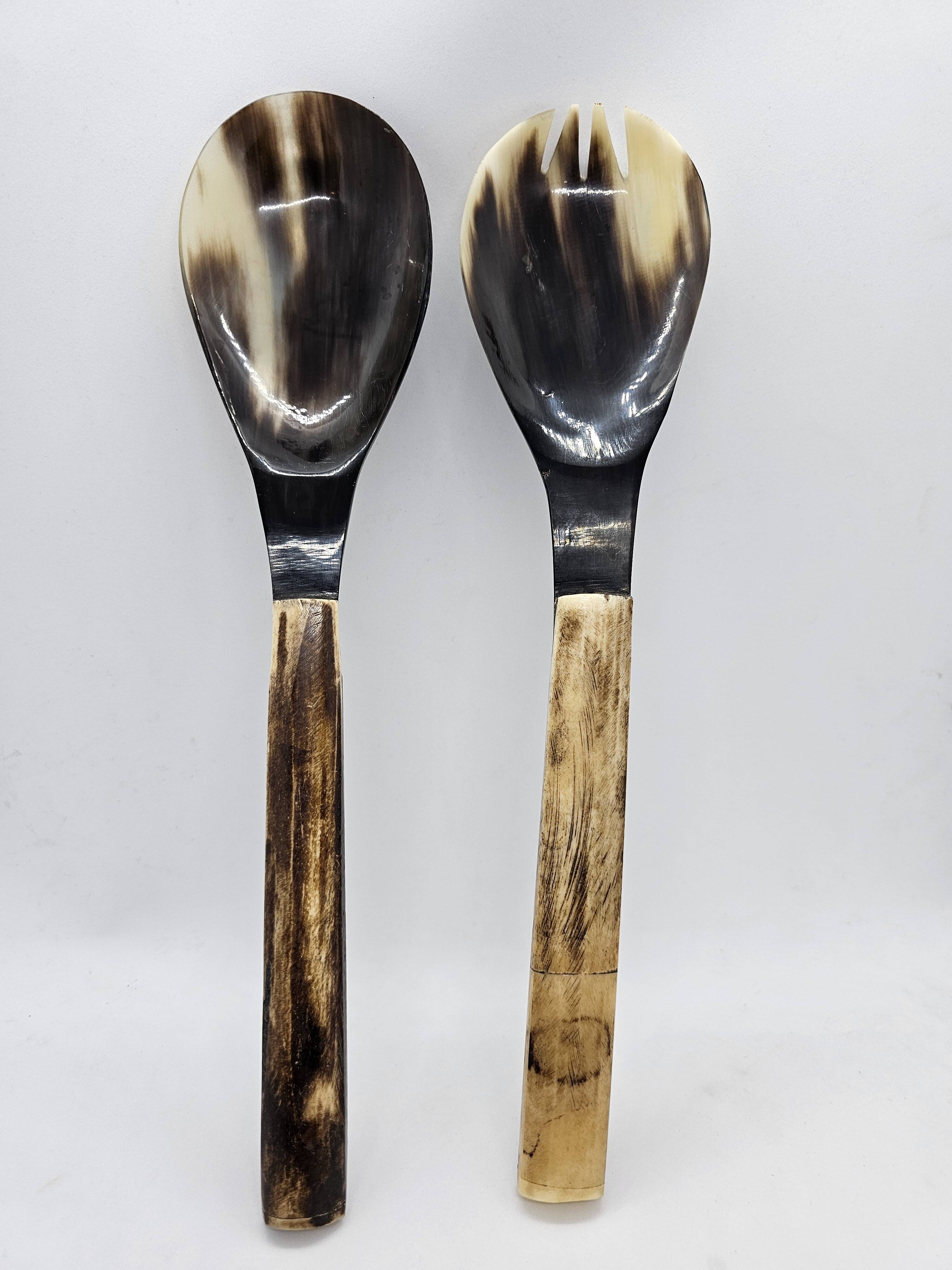 Serving cutlery set in buffalo horn and smooth bone handle