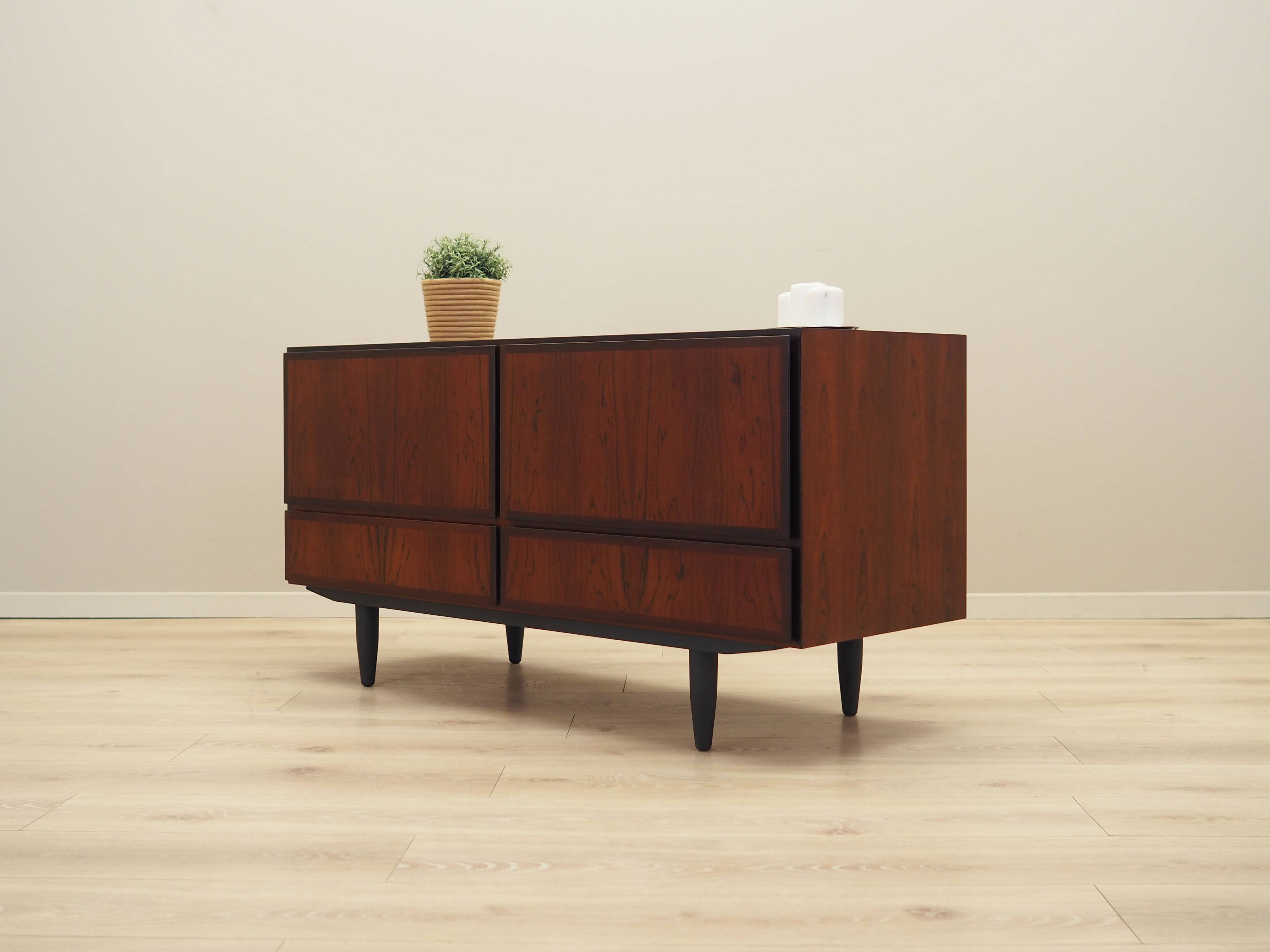 Commode en palissandre, design danois, années 1970, fabricant : Omann Jun