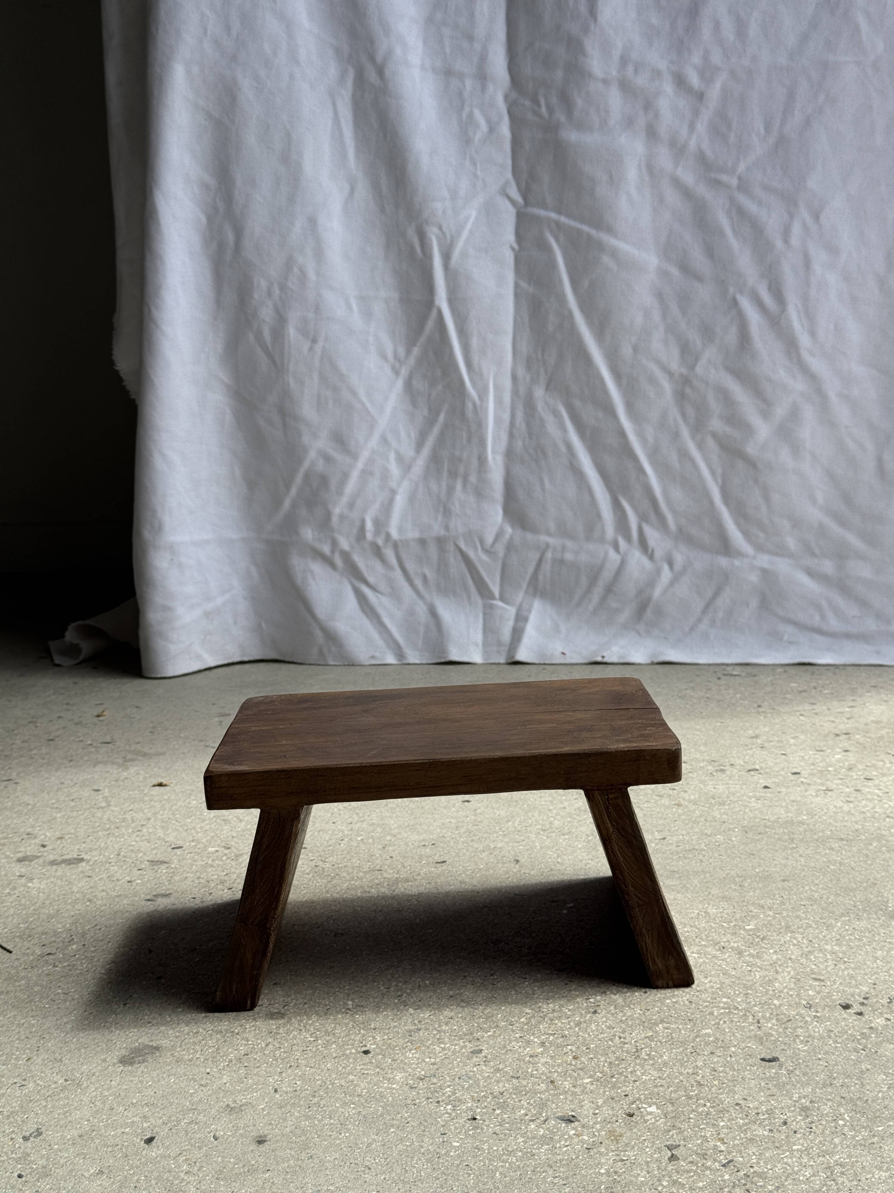 Small stool, auxiliary teak stool, Indonesian footrest H15