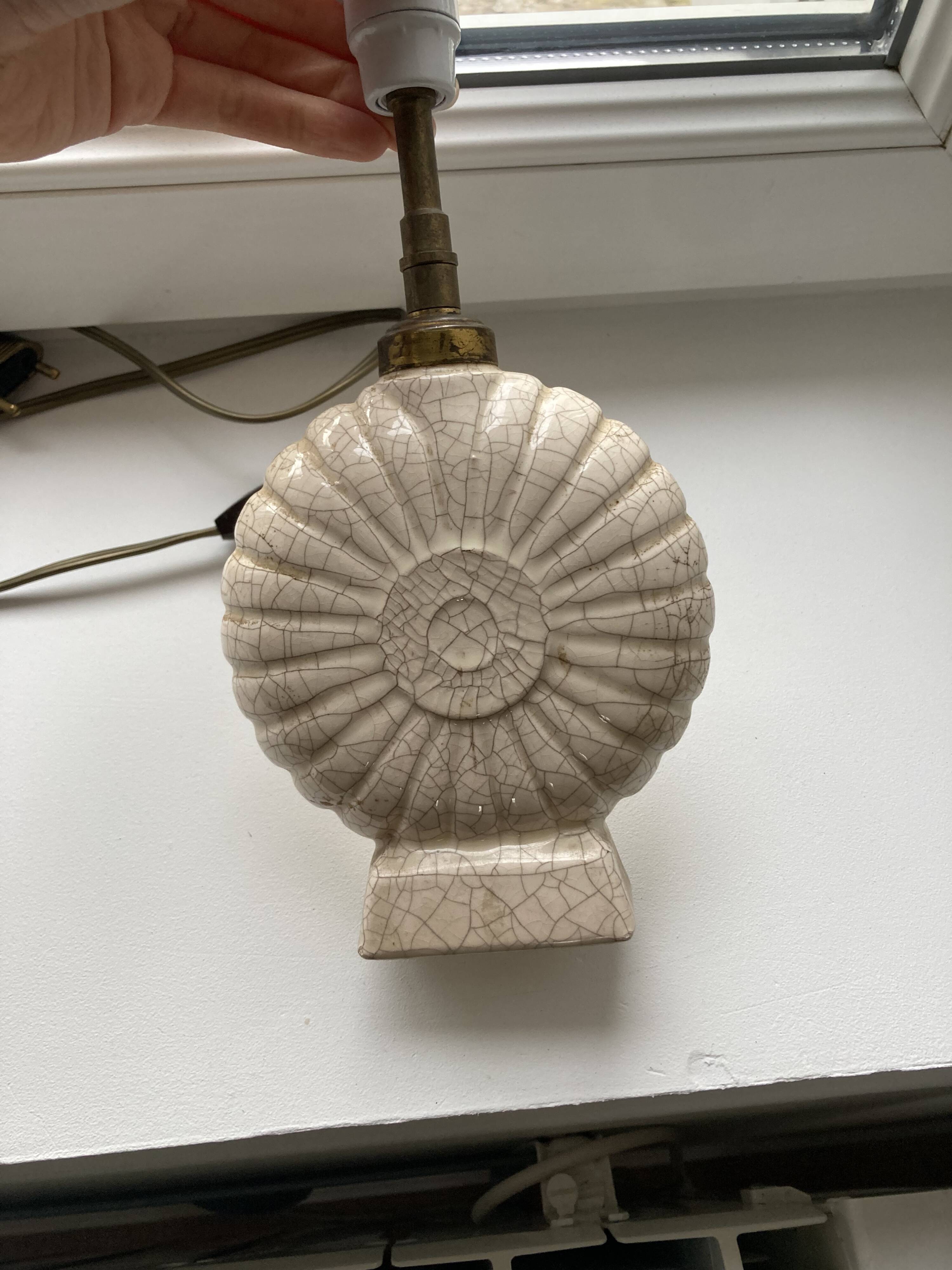Cracked ceramic shell lamp base