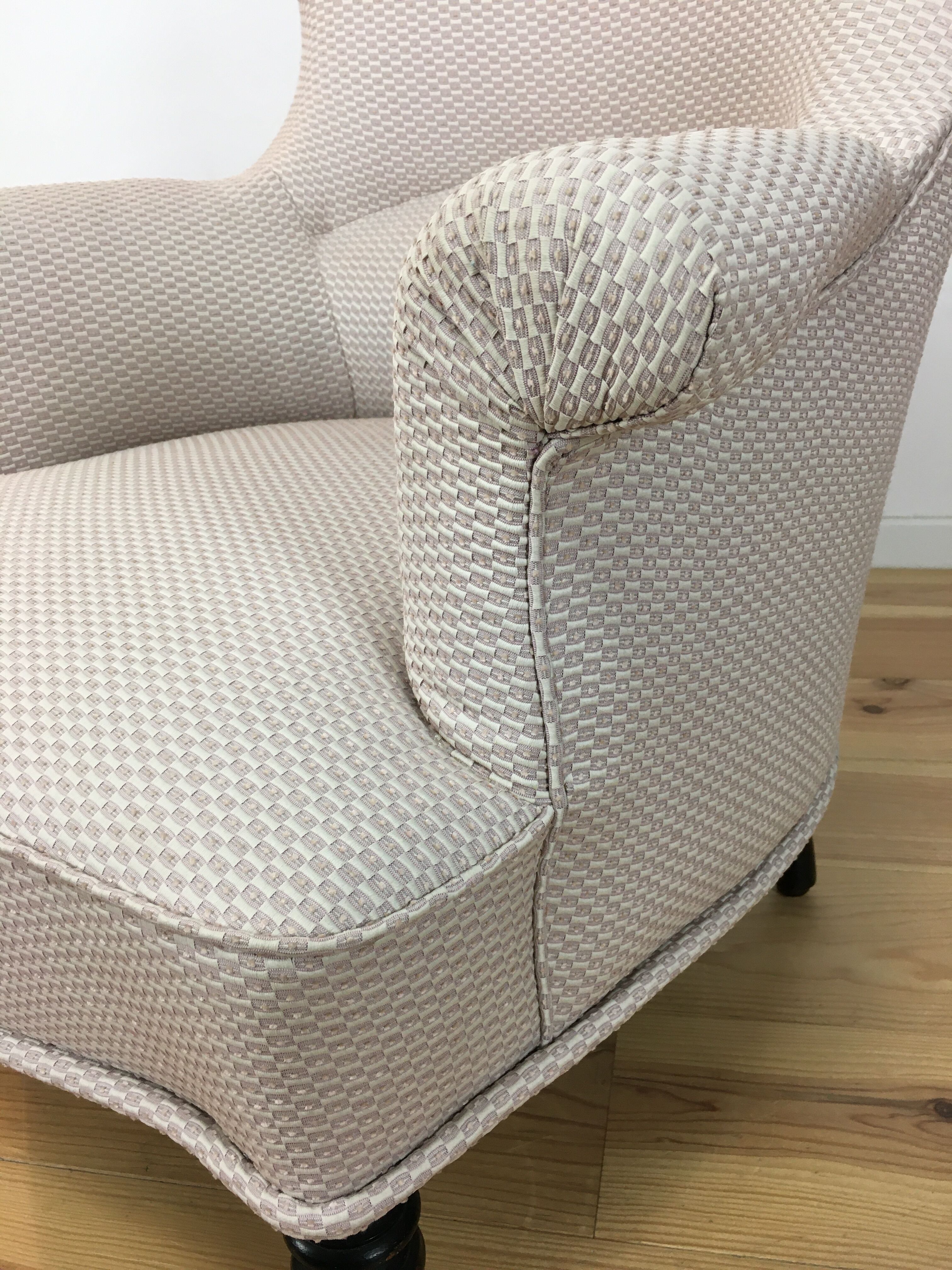 Napoleon III toad armchair forms lambrequin