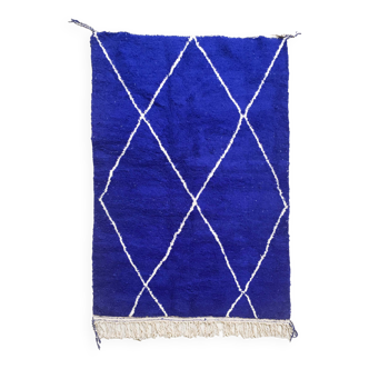 Tapis berbère beni ouarain bleu majorelle à losanges écrus 250x162m