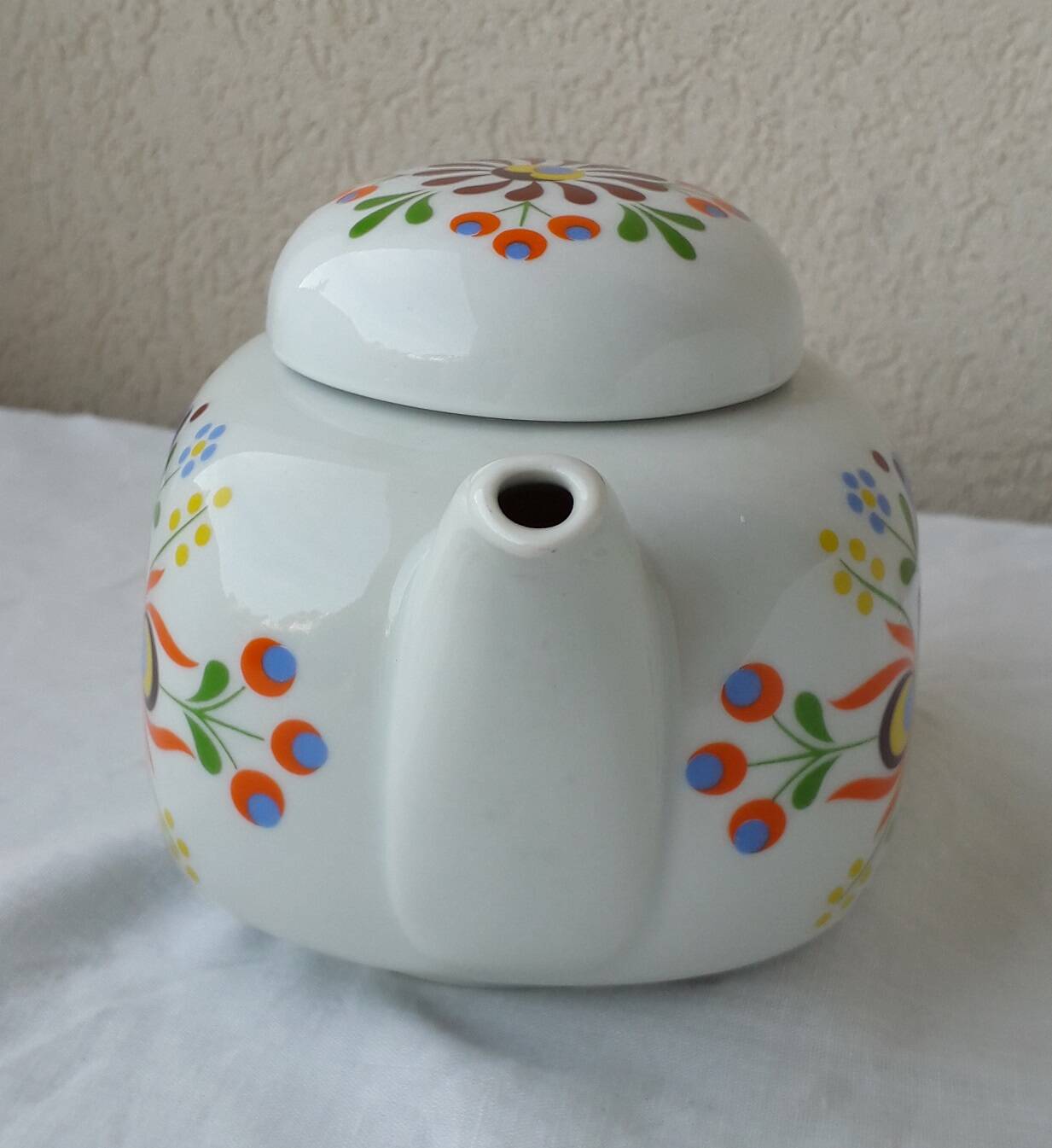 Porcelain teapot kettle