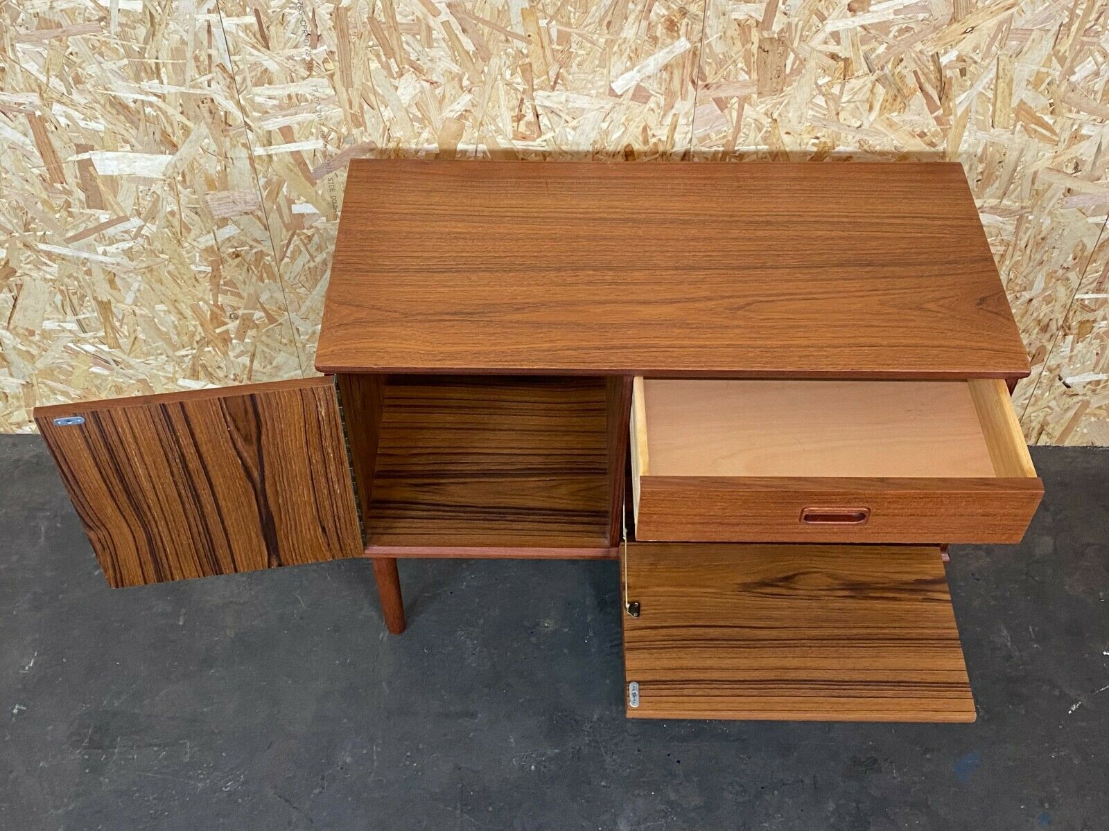 60s 70s teak sideboard Credenza cabinet Danish Modern Design Denmark 70s