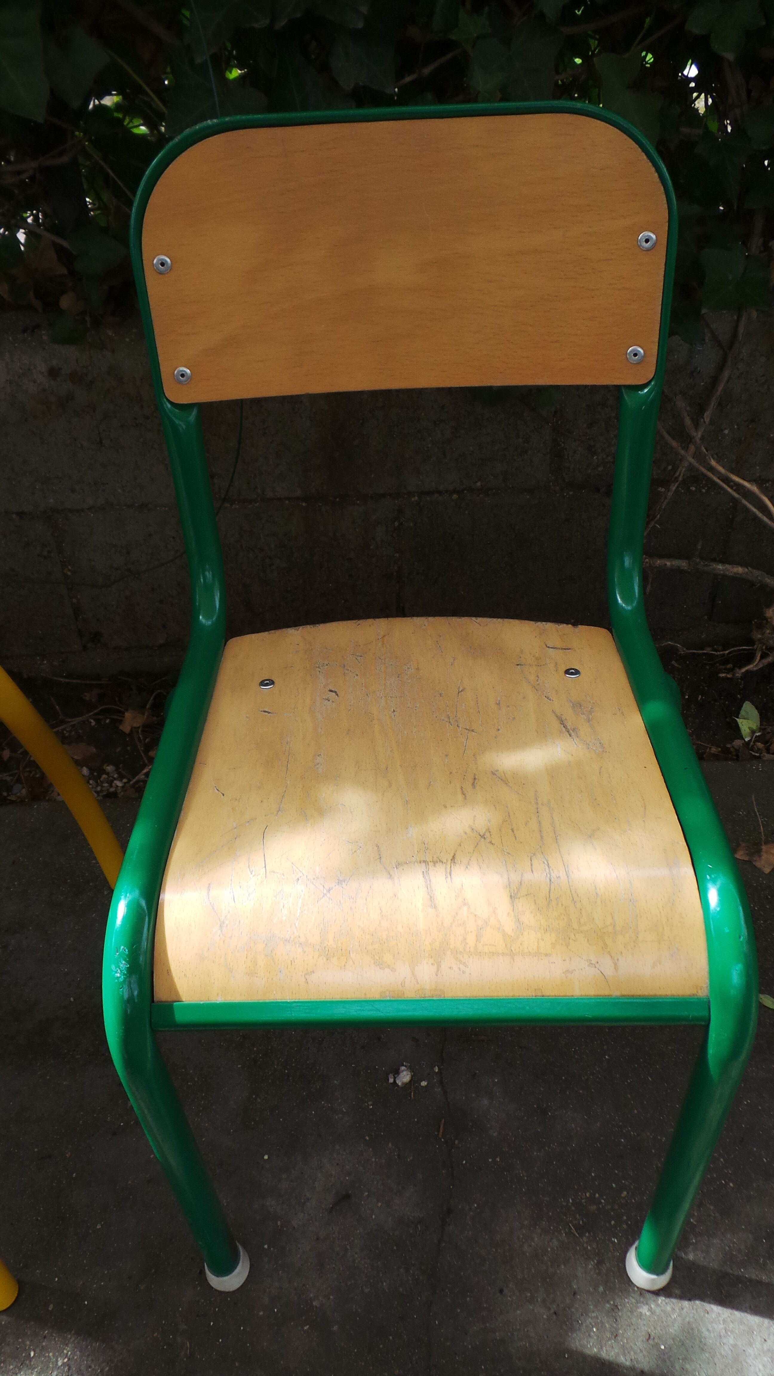 Chaises maternelles vintage