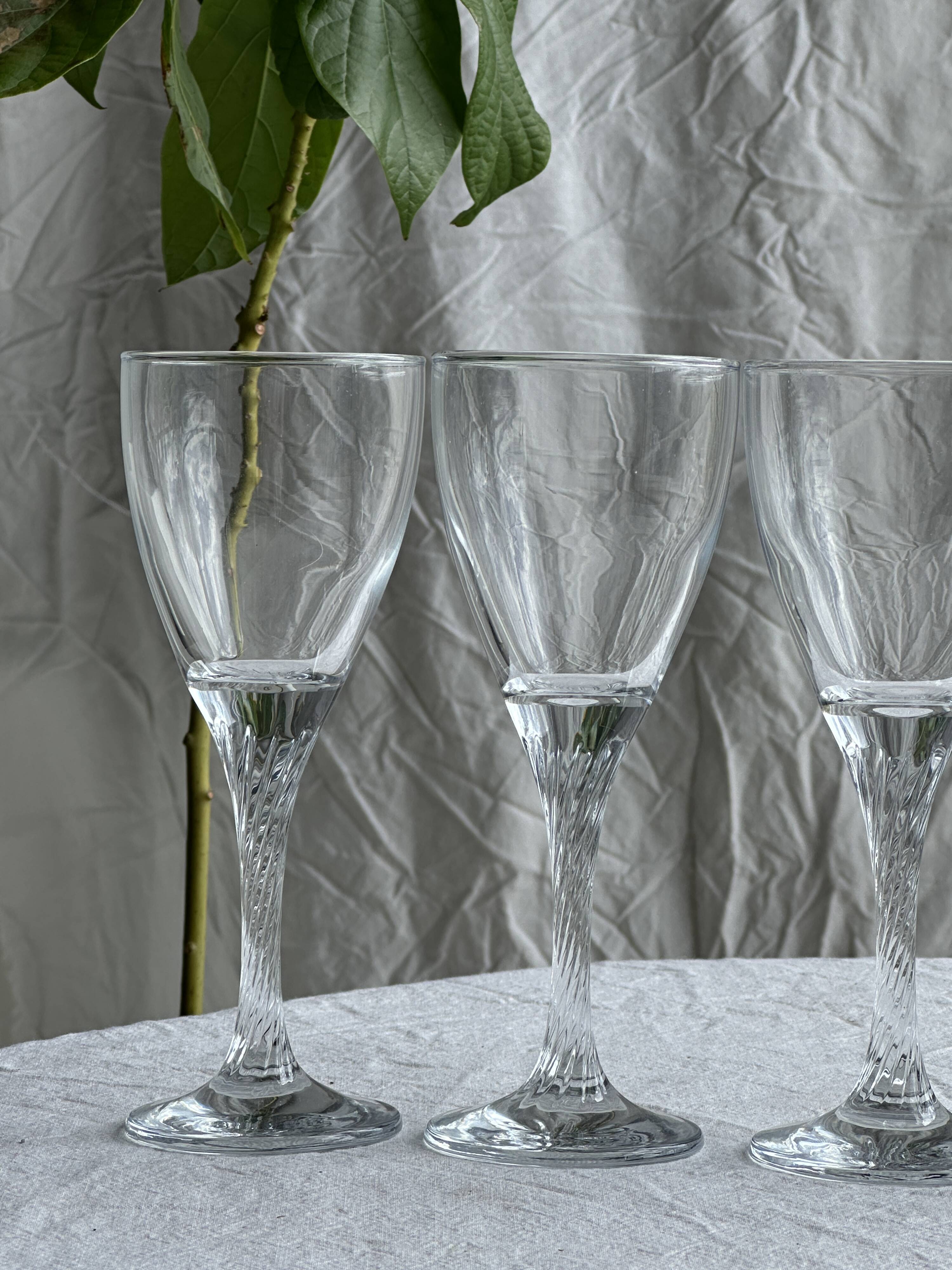 Set of 6 twisted ribbed glass wine glasses