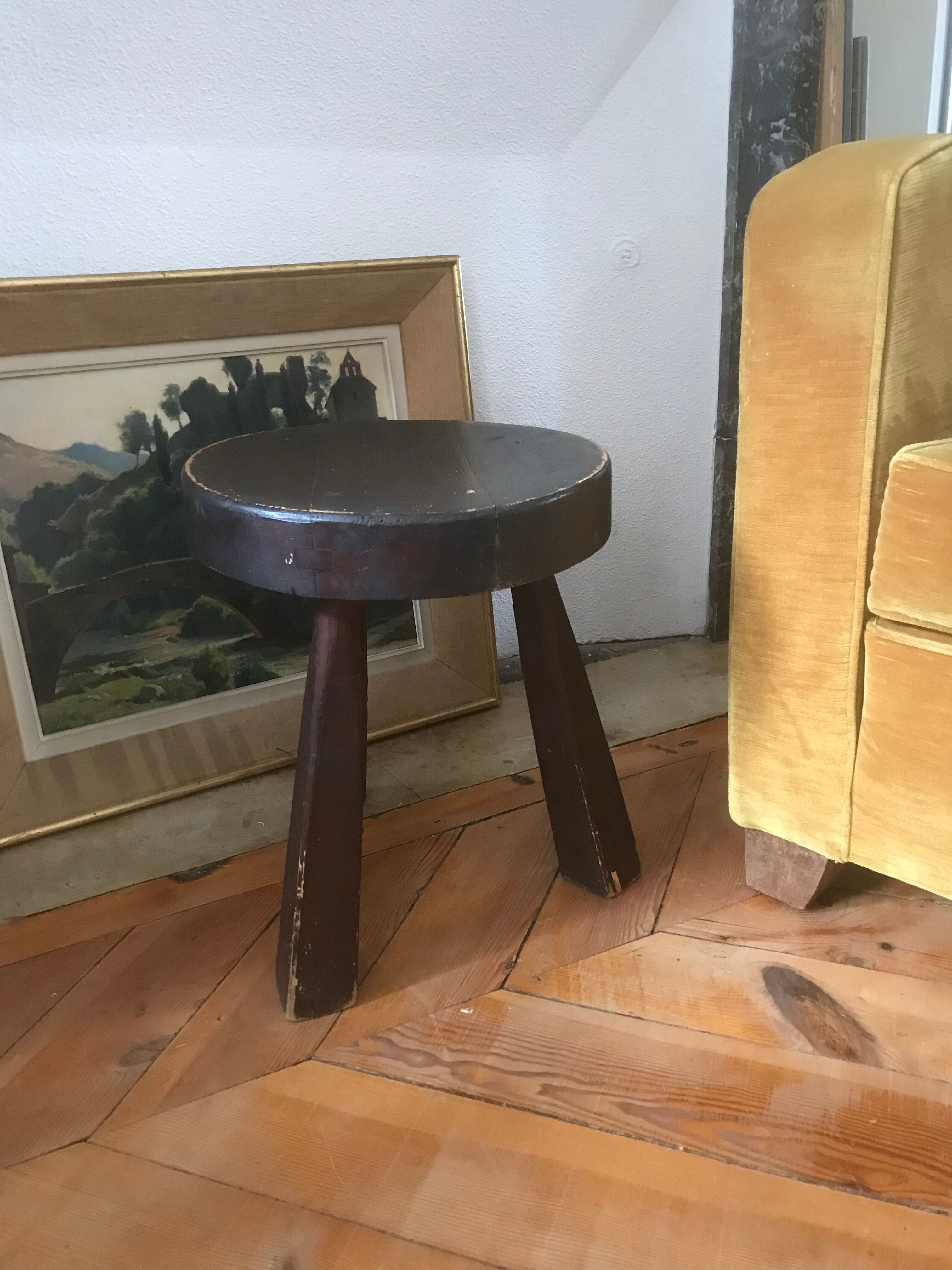 Tabouret tripode bois style Courchevel brutaliste