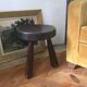 Tabouret tripode bois style Courchevel brutaliste