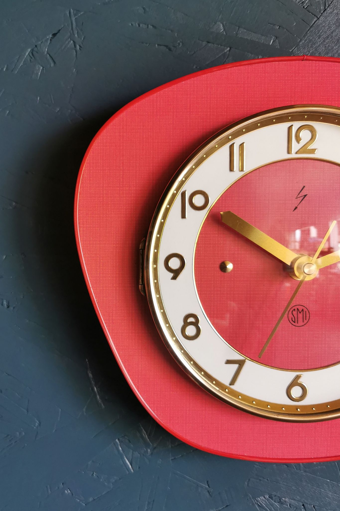 Horloge formica vintage pendule murale silencieuse trapèze "SMI rouge"