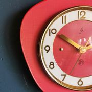 Horloge formica vintage pendule murale silencieuse trapèze "SMI rouge"
