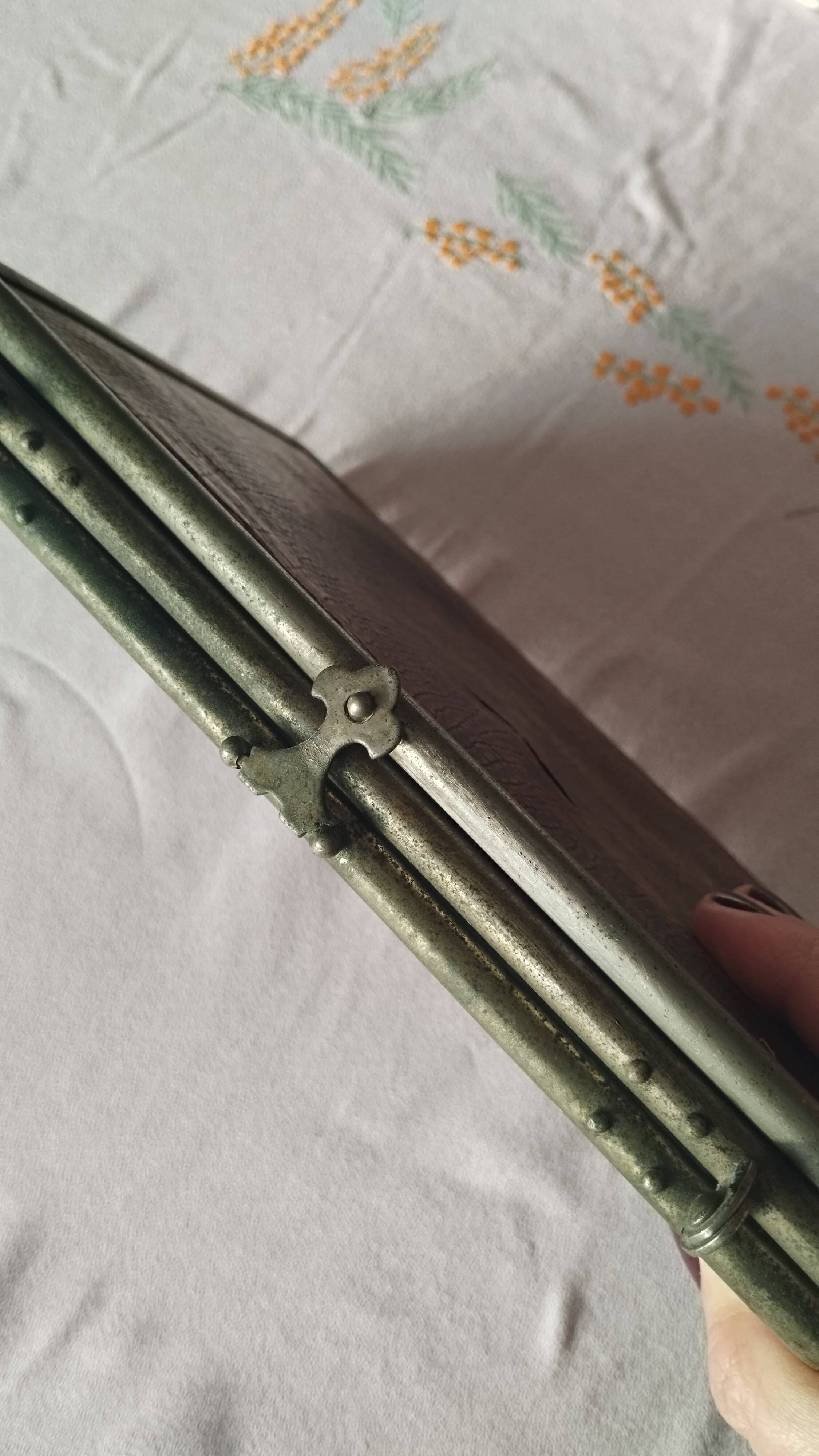 Triptych barber mirror