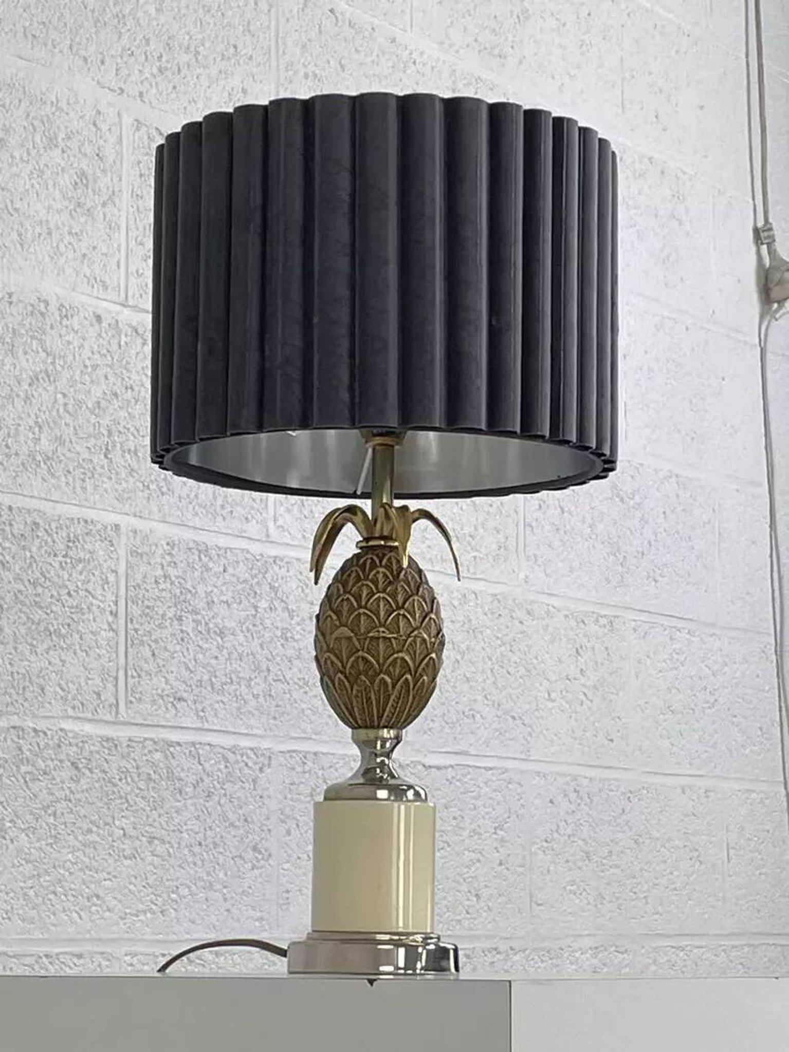 Lampe ananas en laiton vintage