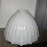 Lampe de table Art Déco – fer forgé et opaline blanche – H 58 cm