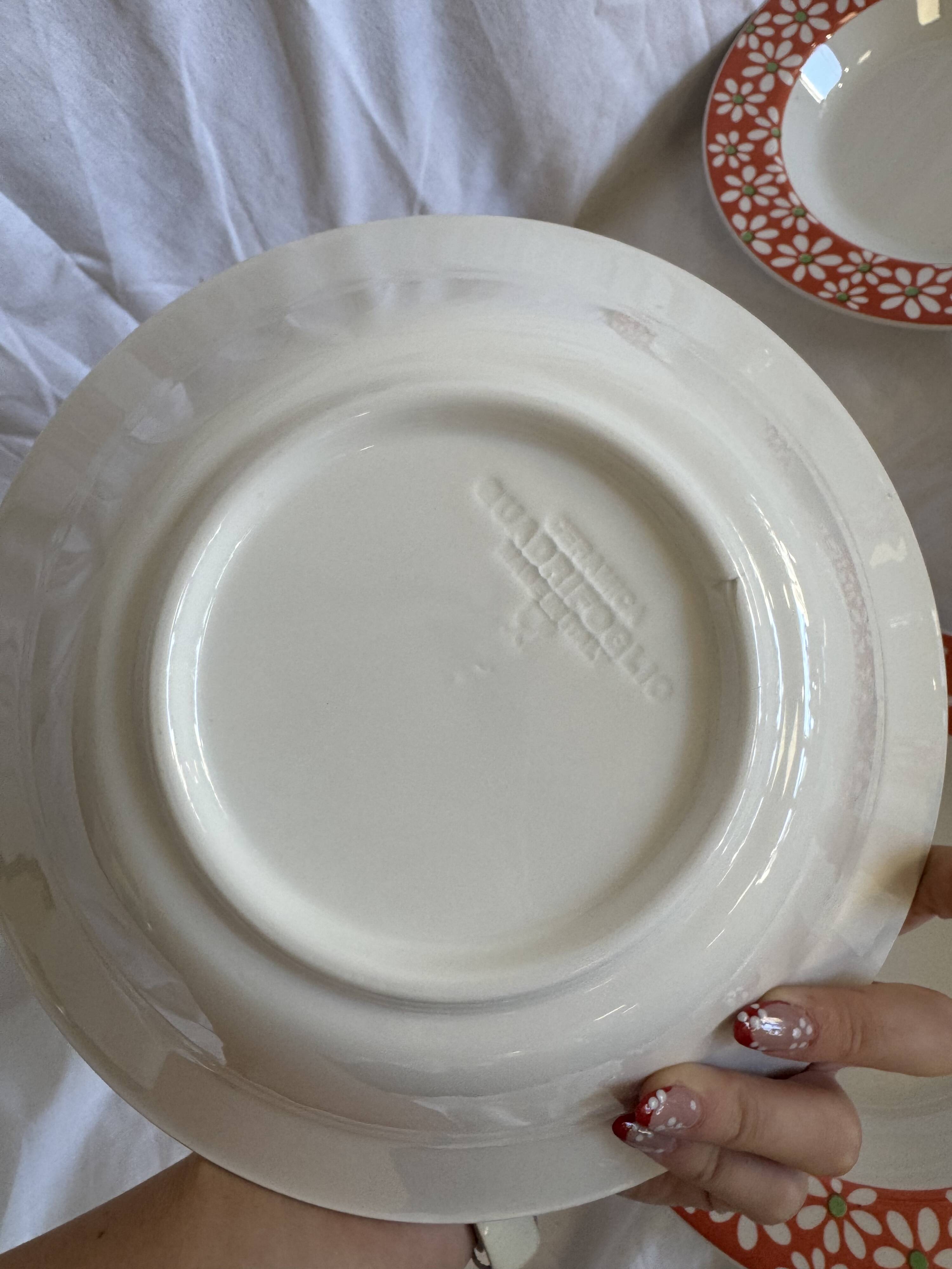 Deep plates and flower dish