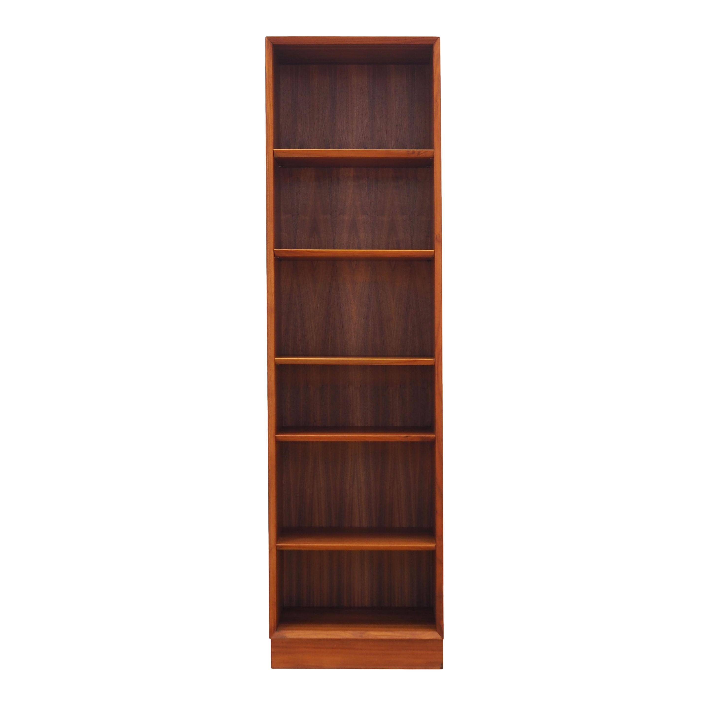 Danish teak bookcase by Hundevad, 1970s