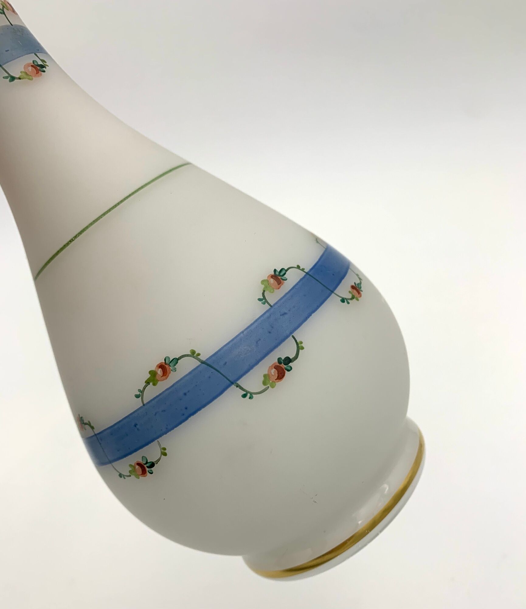 Pair of ancient opaline vases, flower decoration and blue and gold fillets - Circa 1900