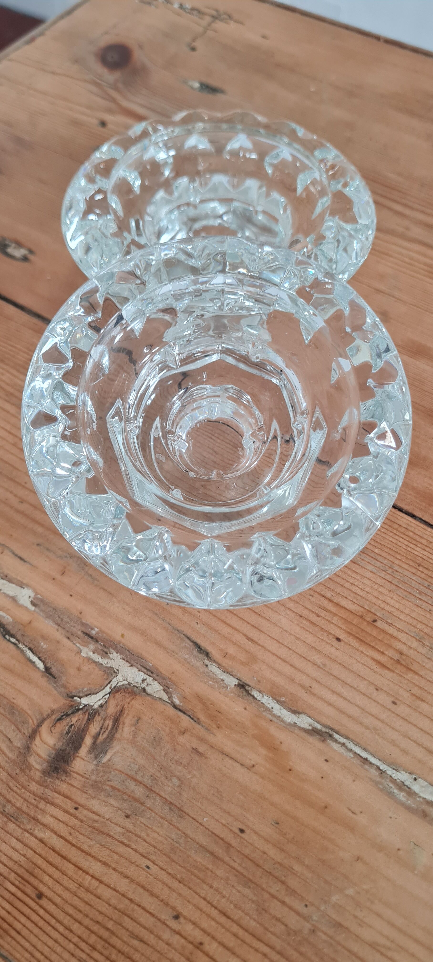 Paire de bougeoirs en verre