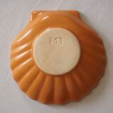 Set of 2 scallop shell bowls in beige and light brown porcelain