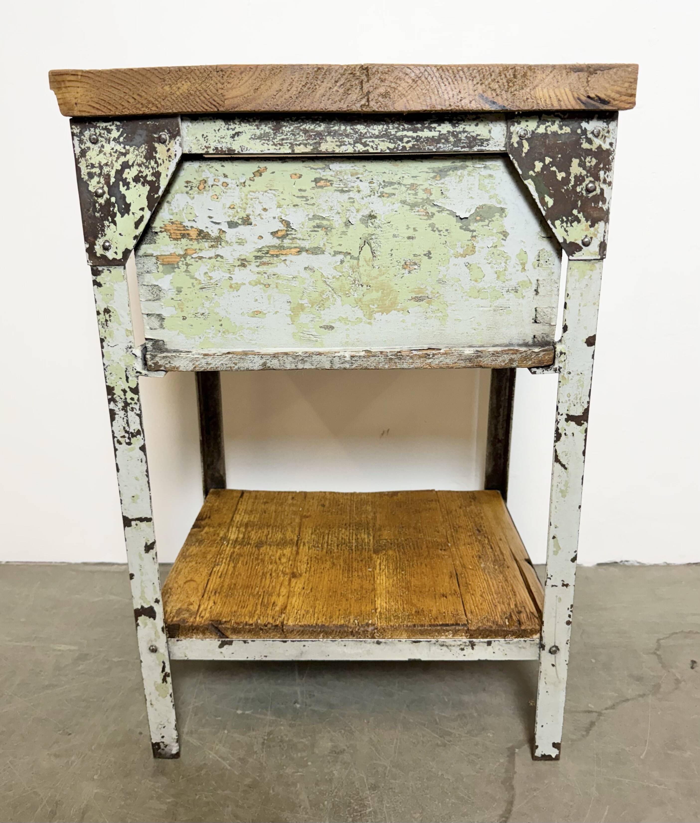 Commode en fer industriel gris, années 1950