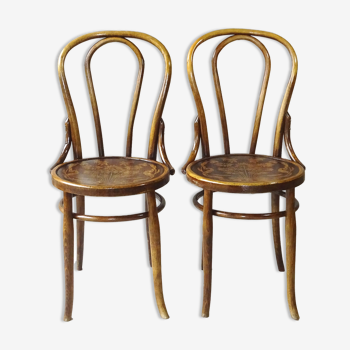 2 bistro chairs sitting wood flowers type 18 Wood- curved