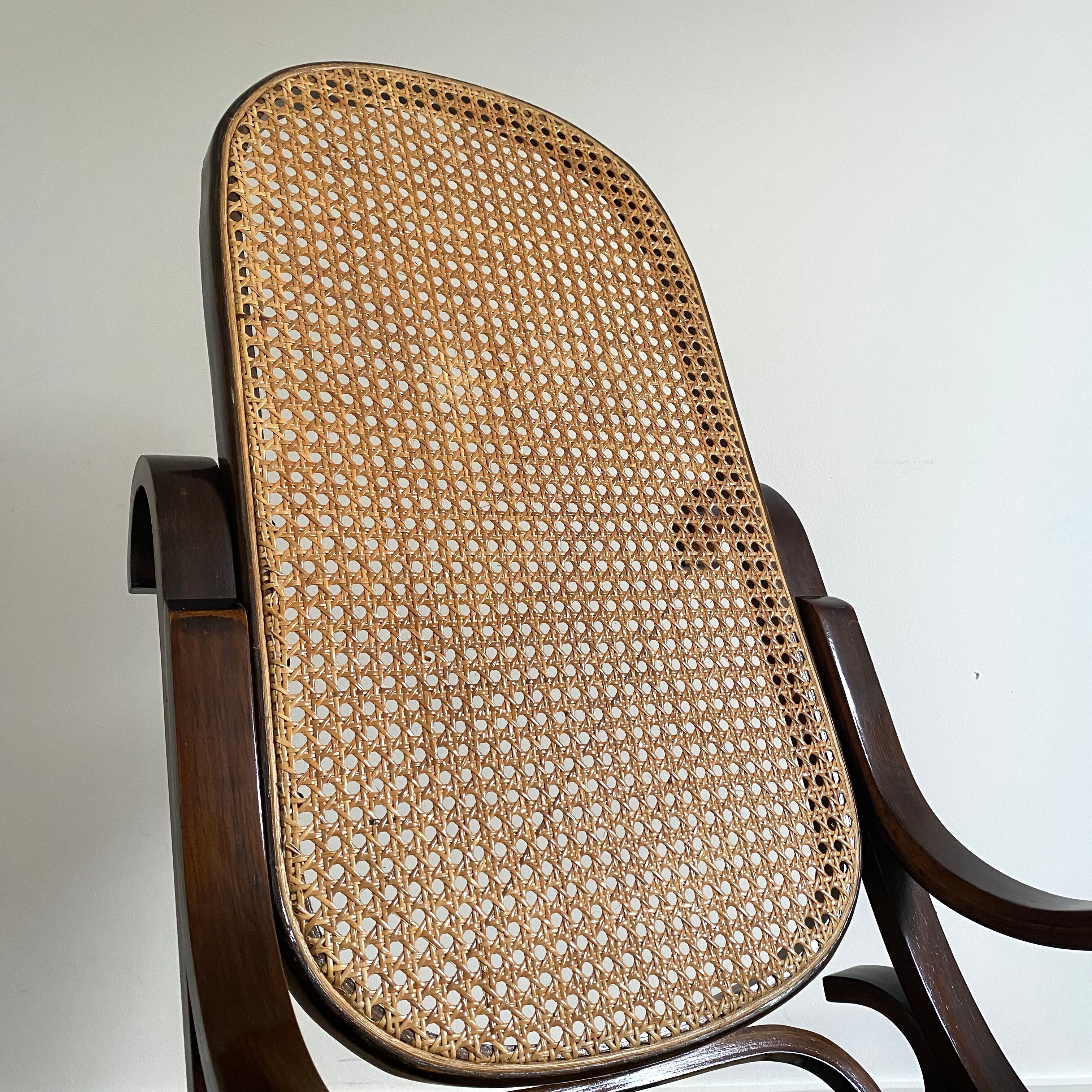 Rocking chair cannage and wood