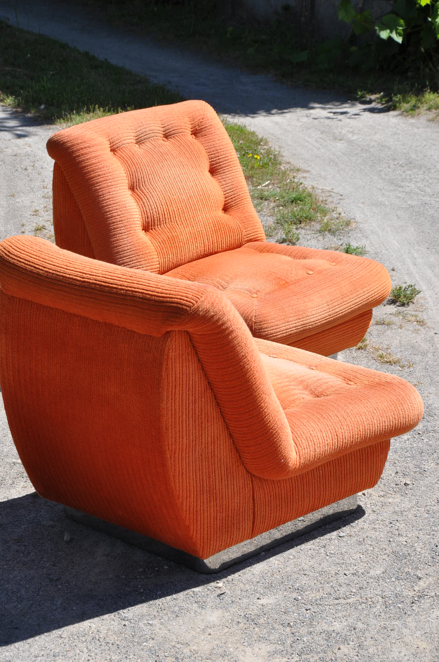 Paire de fauteuils des années 70