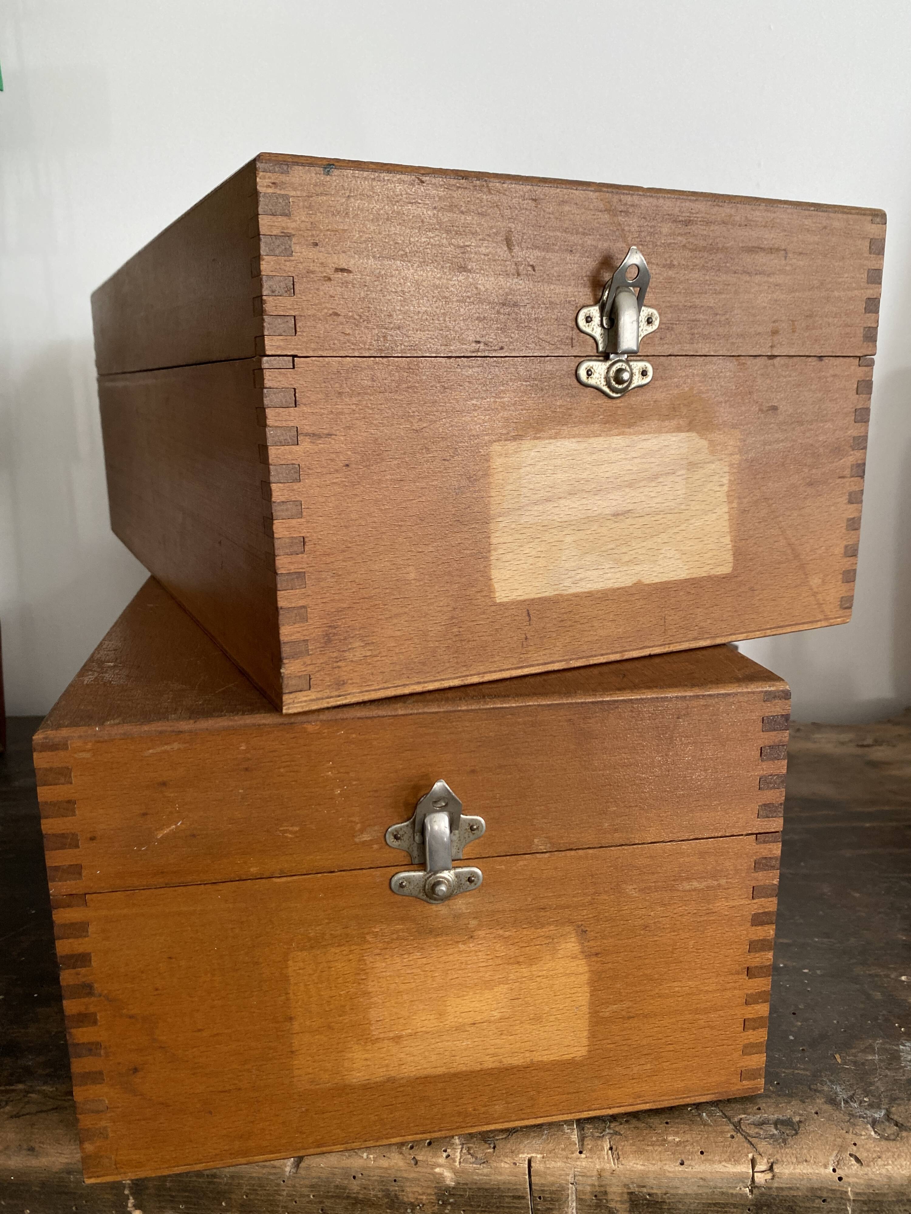 Set of 2 wooden plug boxes
