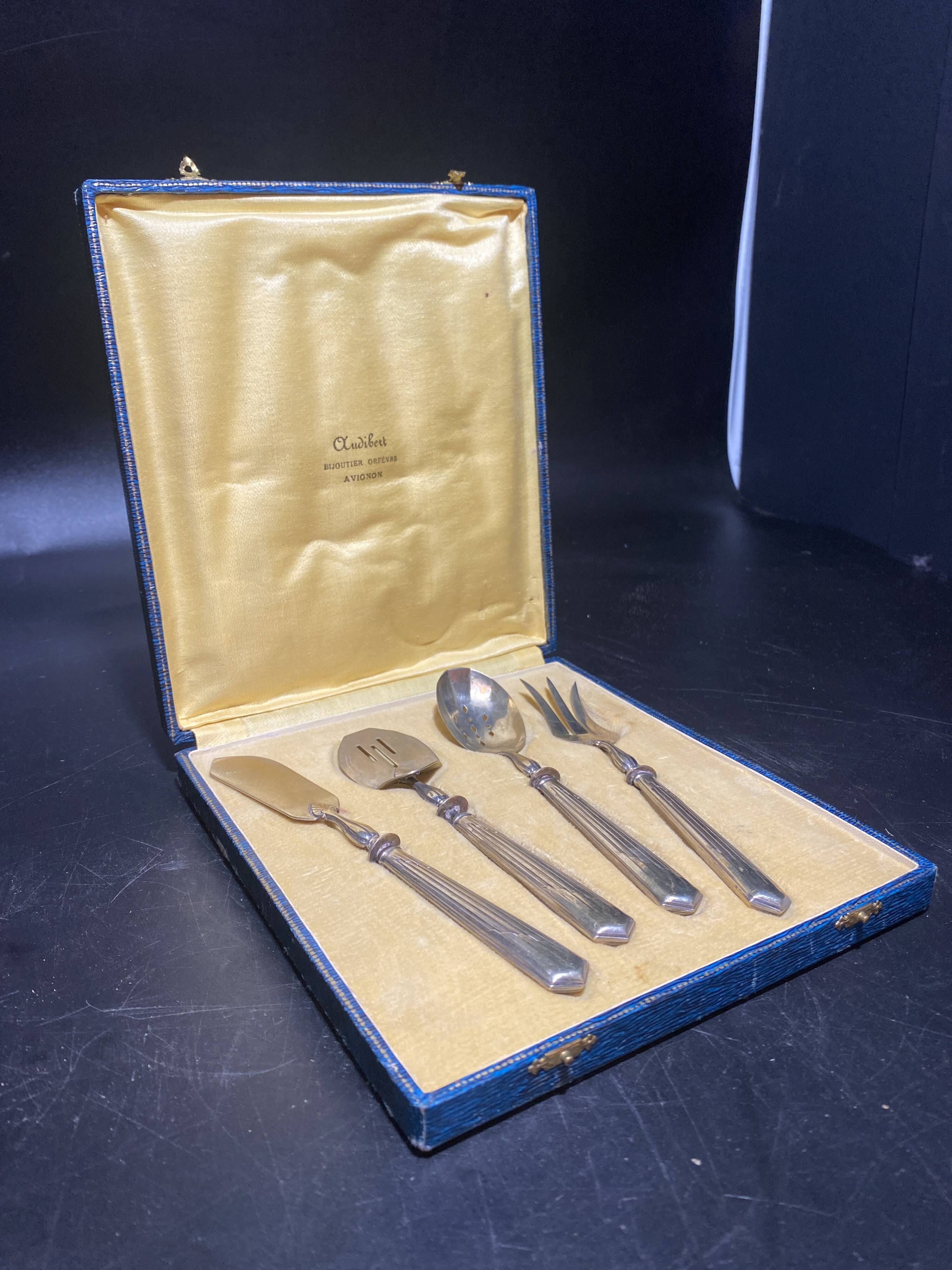 Cutlery box