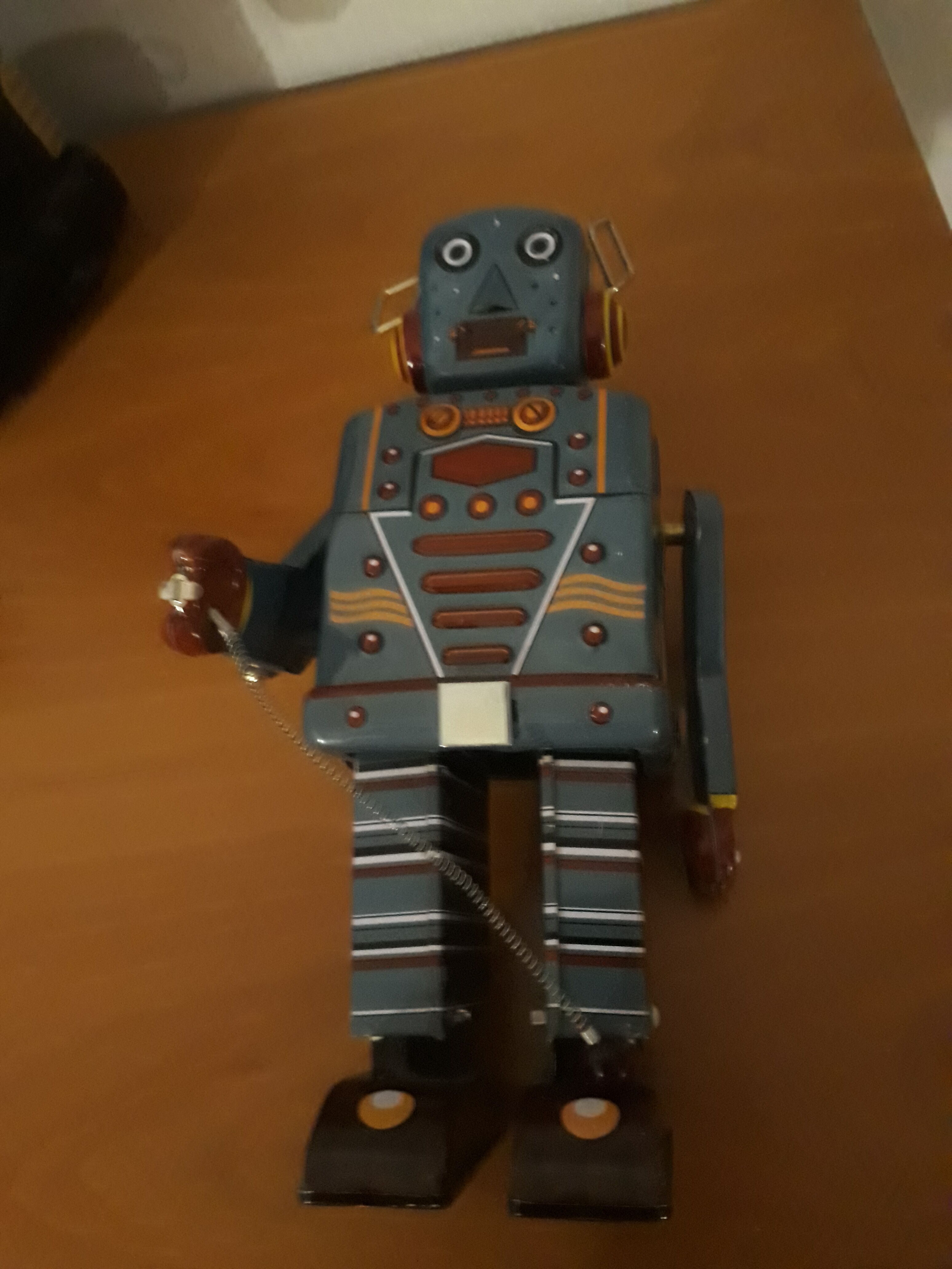 Lot de 5 robots en tole et plastique vintage 1960 a 70