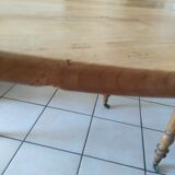 Vintage round table with folding edges