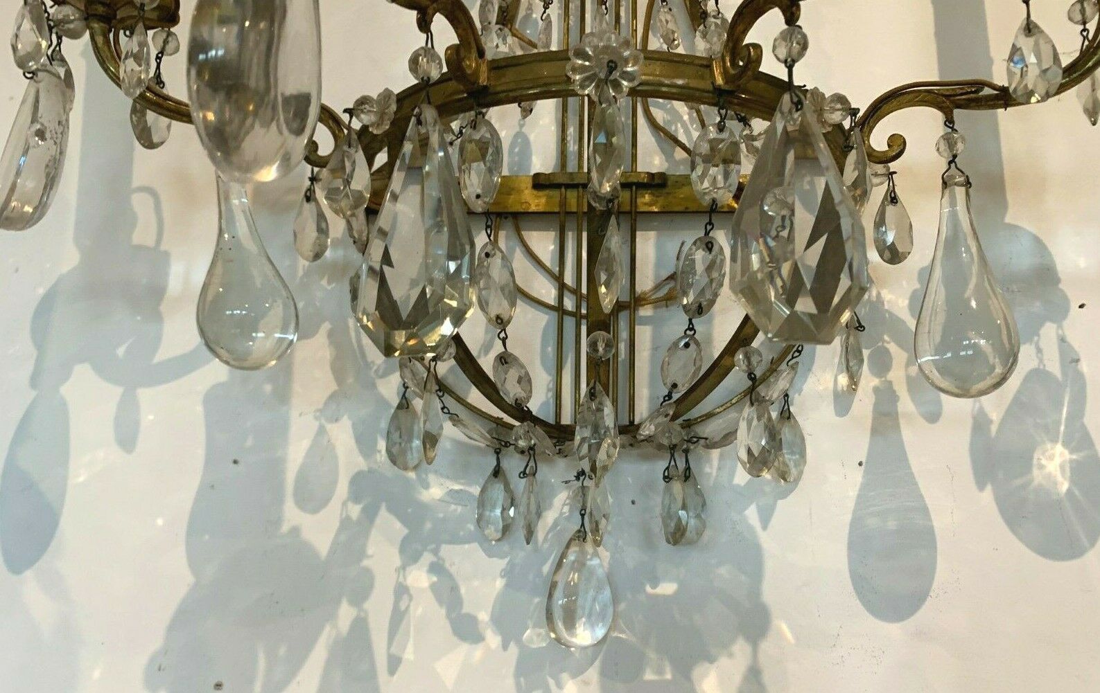Pair of wall lamps bronze basket and grapevines XX century
