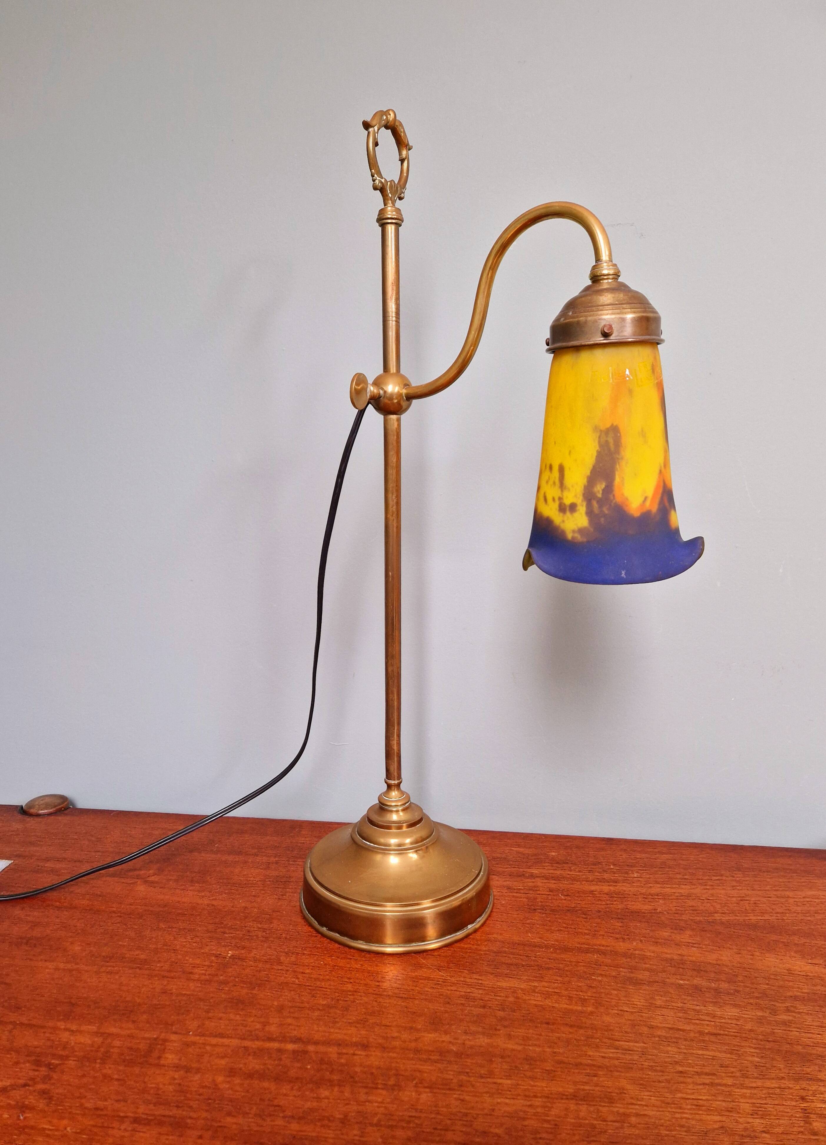 Art Deco brass and glass desk lamp signed "Frères Muller", 1920s