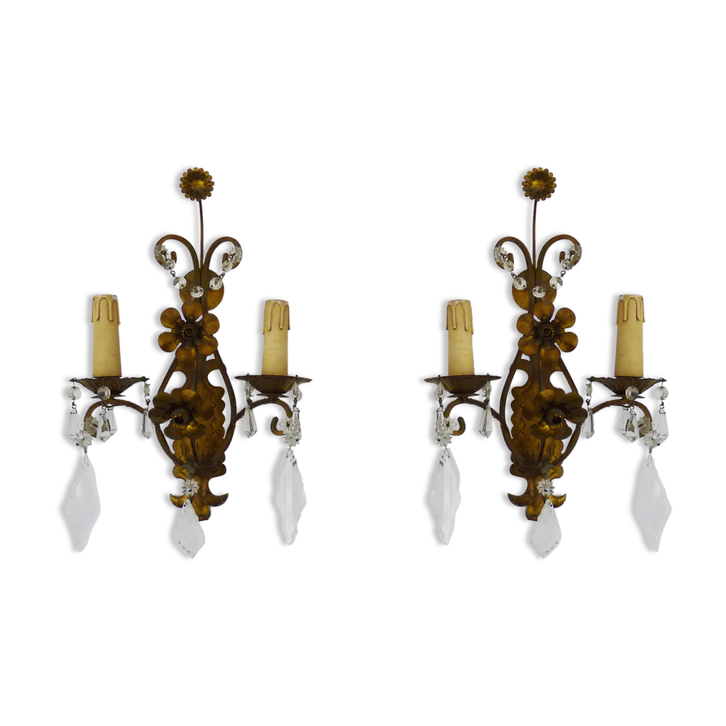 Pair of vintage Italian wall lamps in gilded metal, glass grapevines. Year 60