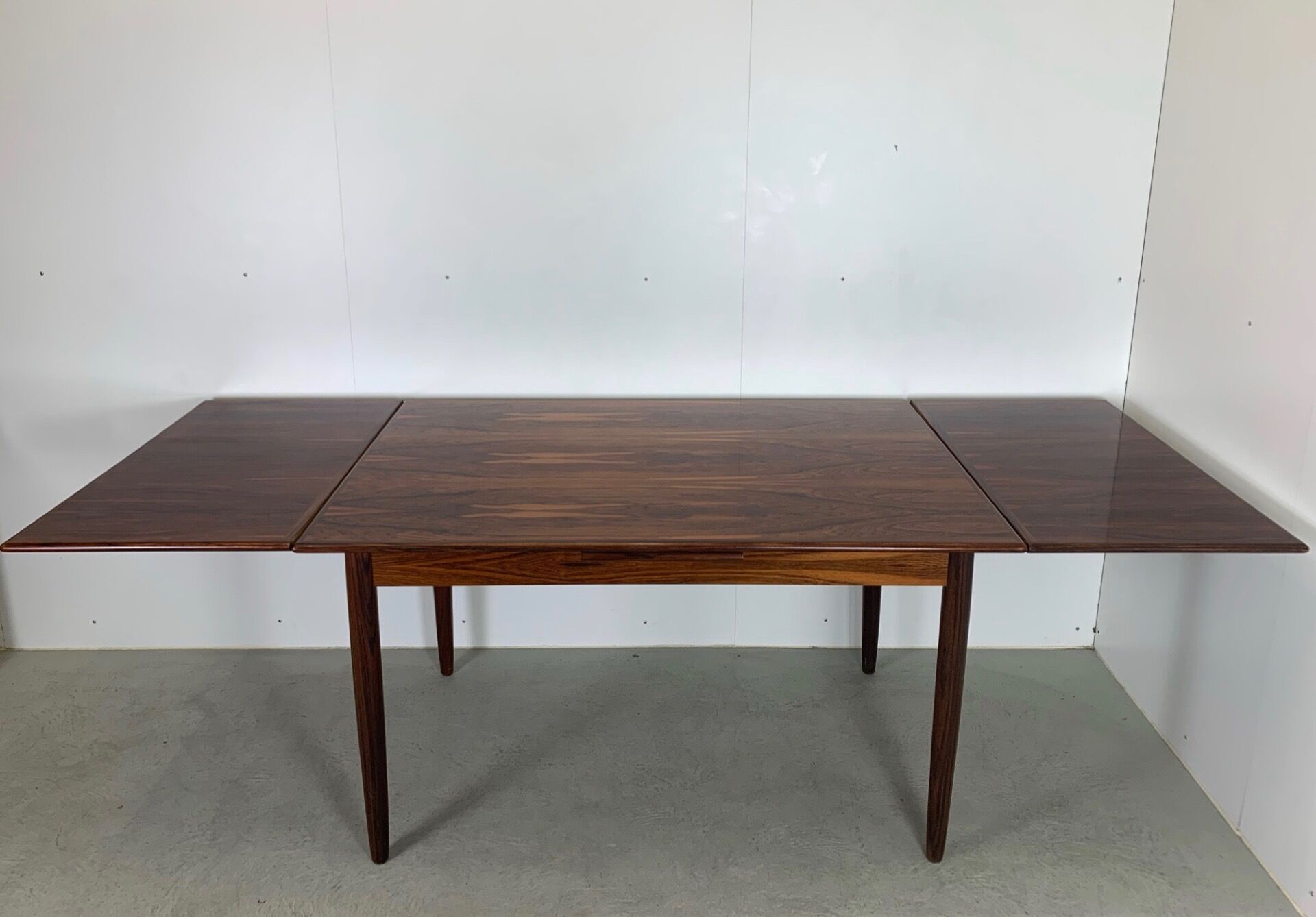 Set table and chairs in palisander